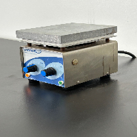 VWR 220 Mini Hotplate / Stirrer image 1